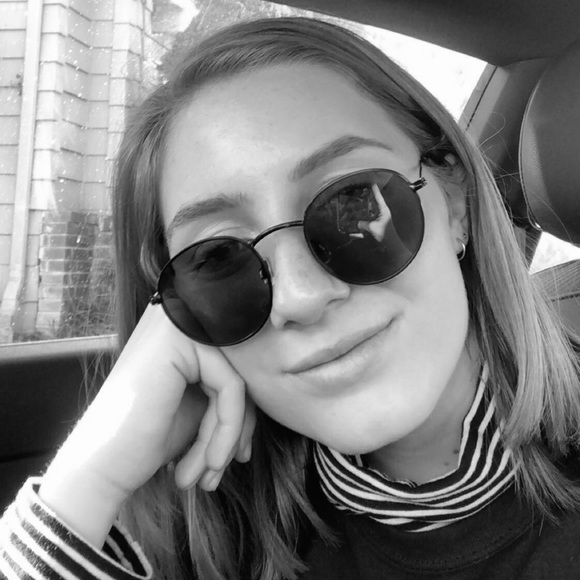 carlyjdou